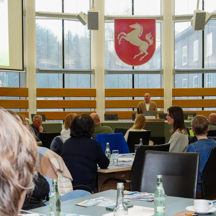 Tagungsbilder im Landeshaus (vergrößerte Bildansicht wird geöffnet)