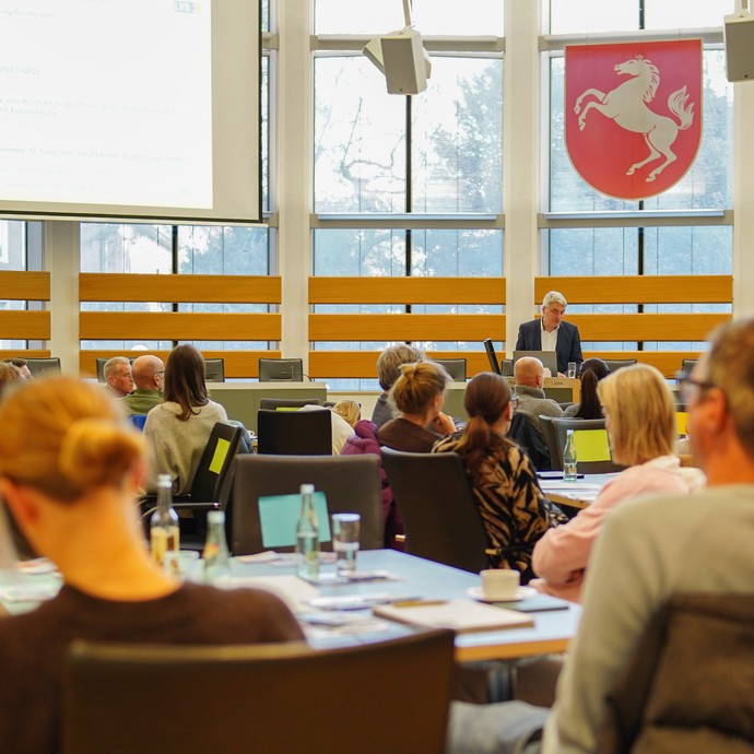 Tagungsbilder im Landeshaus (vergrößerte Bildansicht wird geöffnet)
